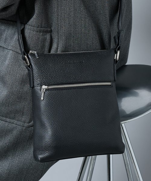 alfredoBANNISTER(アルフレッドバニスター)の「シボレザー ミニショルダーバッグ(ボディバッグ/ウエストポーチ・レディース・ブラック・フリー)」の1枚目の写真