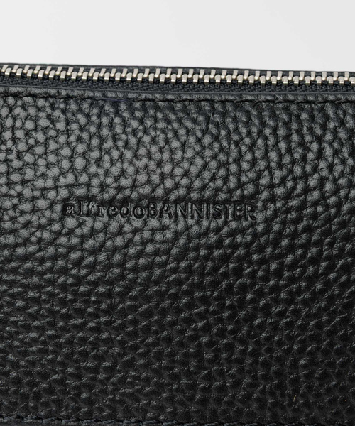 alfredoBANNISTER(アルフレッドバニスター)の「シボレザー ミニショルダーバッグ(ボディバッグ/ウエストポーチ・レディース・ブラック・フリー)」の4枚目の写真