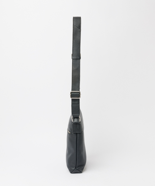 alfredoBANNISTER(アルフレッドバニスター)の「シボレザー ミニショルダーバッグ(ボディバッグ/ウエストポーチ・レディース・ブラック・フリー)」の5枚目の写真