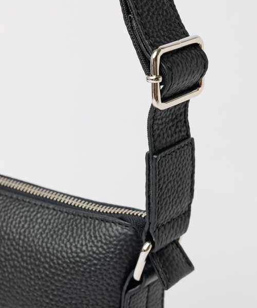 alfredoBANNISTER(アルフレッドバニスター)の「シボレザー ミニショルダーバッグ(ボディバッグ/ウエストポーチ・レディース・ブラック・フリー)」の8枚目の写真