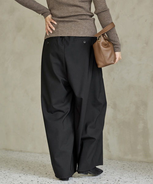 IENA（イエナ）の「《追加》ウォッシャブル コクーンパンツ（その他パンツ・レディース・グレー/ブラック/ブラウン・34/36/38）」の10枚目の写真