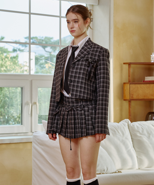 ARI(アリ)の「WHITNEY CROP JACKET / BLACK(テーラードジャケット・レディース・ブラック・FREE)」の2枚目の写真