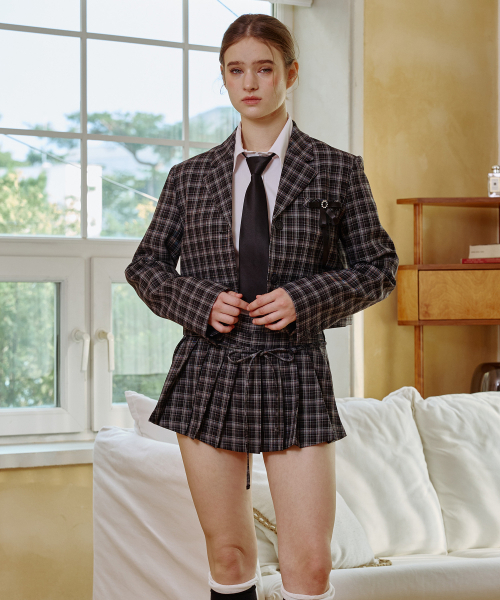 ARI(アリ)の「WHITNEY CROP JACKET / BLACK(テーラードジャケット・レディース・ブラック・FREE)」の5枚目の写真