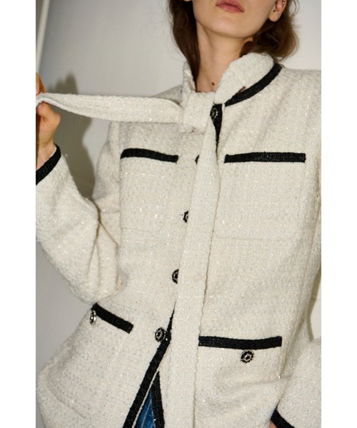 Estella.K(エステラケー)の「Ivanna Tweed Bow Jacket タイ取り外しツィードJK(ノーカラージャケット・レディース・ブラック/オフホワイト・FREE)」の7枚目の写真