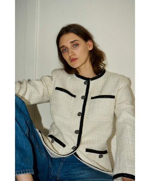 Estella.K(エステラケー)の「Ivanna Tweed Bow Jacket タイ取り外しツィードJK(ノーカラージャケット・レディース・ブラック/オフホワイト・FREE)」の4枚目の写真