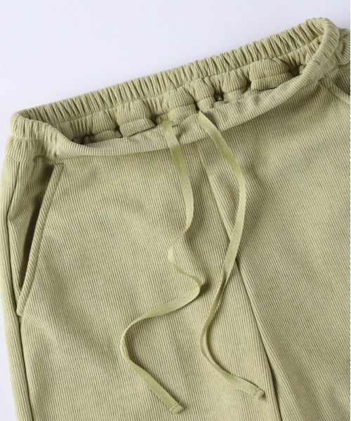 Right-on（ライトオン）の「【HONEYSUCKLE ROSE】カットコーデュロイ 裏起毛イージーワイドパンツ (セミワイドシルエット / 上品な凹凸感 / リラックスフィット / 保温性)（その他パンツ・レディース・グリーン/オフホワイト/ブラック・S/M/L）」の9枚目の写真