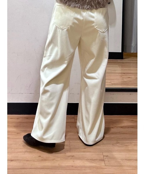 Right-on（ライトオン）の「【HONEYSUCKLE ROSE】カットコーデュロイ 裏起毛イージーワイドパンツ (セミワイドシルエット / 上品な凹凸感 / リラックスフィット / 保温性)（その他パンツ・レディース・グリーン/オフホワイト/ブラック・S/M/L）」の15枚目の写真