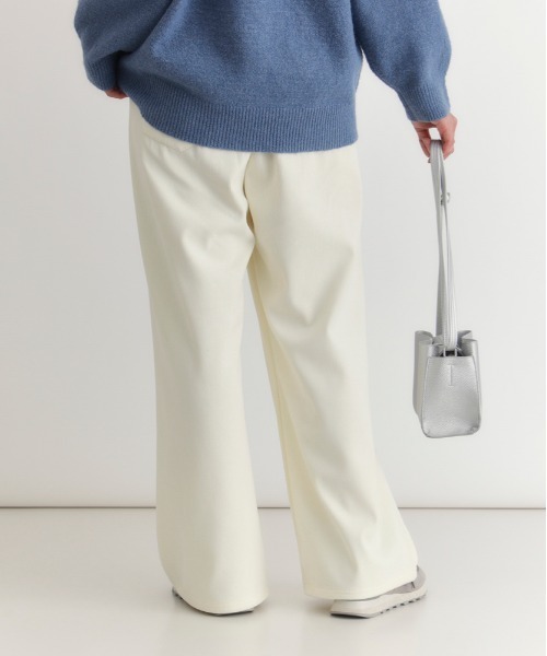 Right-on（ライトオン）の「【HONEYSUCKLE ROSE】カットコーデュロイ 裏起毛イージーワイドパンツ (セミワイドシルエット / 上品な凹凸感 / リラックスフィット / 保温性)（その他パンツ・レディース・グリーン/オフホワイト/ブラック・S/M/L）」の5枚目の写真