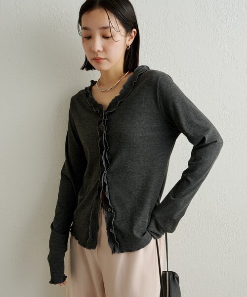 Omekashi(オメカシ)の「フリルリブカーディガン(Tシャツ/カットソー・レディース・チャコールグレー/ブルー/オフホワイト・FREE)」の1枚目の写真