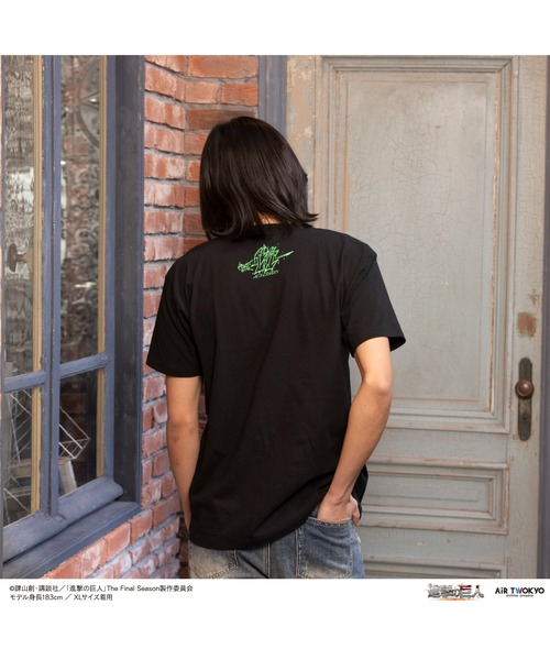 AIR TWOKYO(エアトゥーキョー)の「TVアニメ『進撃の巨人』The Final Season ウォールアート第2弾 Tシャツ(リヴァイ)(Tシャツ/カットソー・レディース・ブラック・X-LARGE/LARGE/MEDIUM/SMALL)」の2枚目の写真