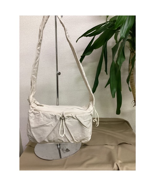 Bling Leads(ブリングリーズ)の「【Blss】【Bling Leads】ナイロンギャザー ショルダーバッグ 調節可能(ショルダーバッグ・レディース・グレー/ブラック/ホワイト・FREE)」の7枚目の写真