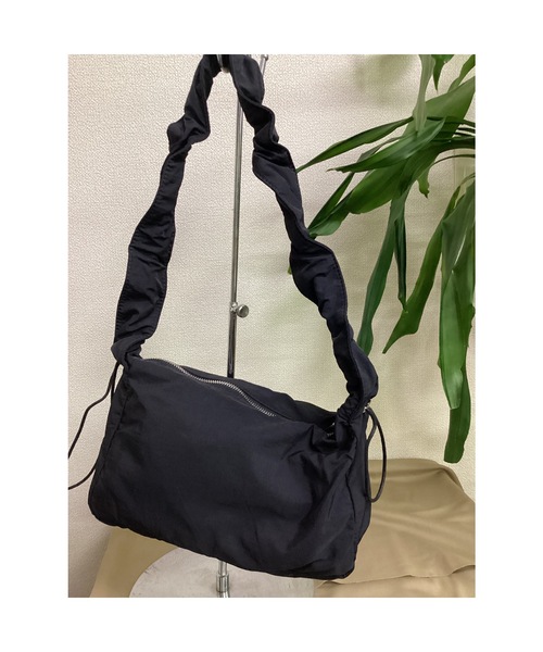 Bling Leads(ブリングリーズ)の「【Blss】【Bling Leads】ナイロンギャザー ショルダーバッグ 調節可能(ショルダーバッグ・レディース・グレー/ブラック/ホワイト・FREE)」の9枚目の写真