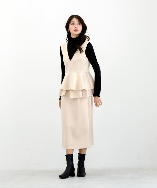 White Collection（ホワイトコレクション）の「【 リラクシーに映える 】 ハイストレッチライトポンチ・バックレースアップペプラムブラウス（シャツ/ブラウス・レディース・ネイビー/ブラック/ライトベージュ・S/M/L）」の5枚目の写真