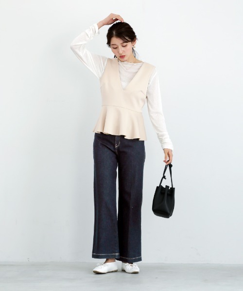 White Collection（ホワイトコレクション）の「【 リラクシーに映える 】 ハイストレッチライトポンチ・バックレースアップペプラムブラウス（シャツ/ブラウス・レディース・ネイビー/ブラック/ライトベージュ・S/M/L）」の6枚目の写真