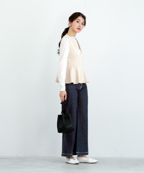 White Collection（ホワイトコレクション）の「【 リラクシーに映える 】 ハイストレッチライトポンチ・バックレースアップペプラムブラウス（シャツ/ブラウス・レディース・ネイビー/ブラック/ライトベージュ・S/M/L）」の7枚目の写真