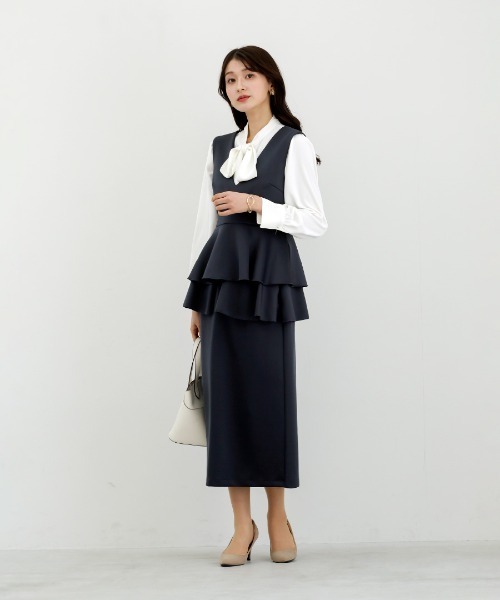 White Collection（ホワイトコレクション）の「【 リラクシーに映える 】 ハイストレッチライトポンチ・バックレースアップペプラムブラウス（シャツ/ブラウス・レディース・ネイビー/ブラック/ライトベージュ・S/M/L）」の9枚目の写真