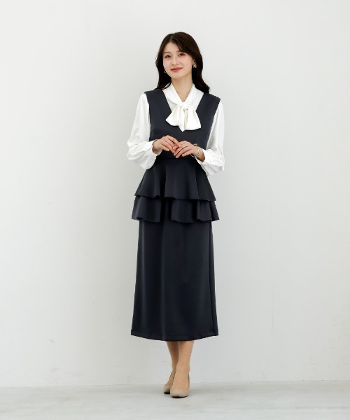 White Collection（ホワイトコレクション）の「【 リラクシーに映える 】 ハイストレッチライトポンチ・バックレースアップペプラムブラウス（シャツ/ブラウス・レディース・ネイビー/ブラック/ライトベージュ・S/M/L）」の11枚目の写真