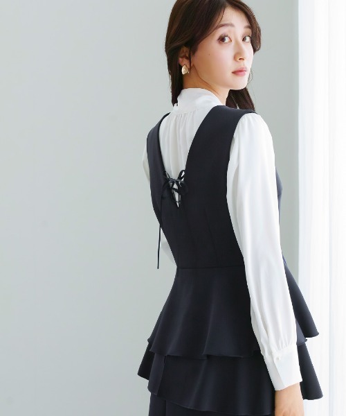 White Collection（ホワイトコレクション）の「【 リラクシーに映える 】 ハイストレッチライトポンチ・バックレースアップペプラムブラウス（シャツ/ブラウス・レディース・ネイビー/ブラック/ライトベージュ・S/M/L）」の13枚目の写真