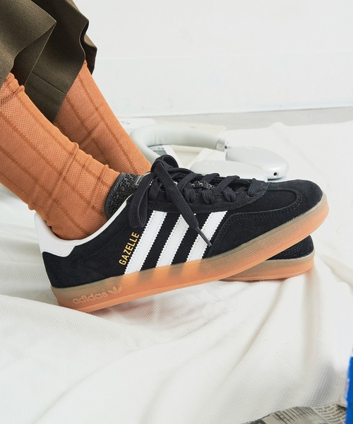 adidas(アディダス)の「【adidas】GAZELLE INDOOR(スニーカー・レディース・グリーン/ブラック/カーキ・24cm/23.5cm/23cm/27.5cm/27cm/26.5cm/25.5cm/25cm/24.5cm/26cm)」の2枚目の写真