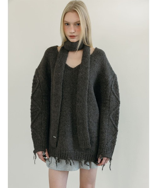 MOIFAIRE（モイフェア）の「DAMAGE CABLE KNIT / CHARCOAL（ニット/セーター・レディース・チャコール・FREE）」の2枚目の写真