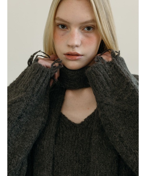 MOIFAIRE（モイフェア）の「DAMAGE CABLE KNIT / CHARCOAL（ニット/セーター・レディース・チャコール・FREE）」の3枚目の写真