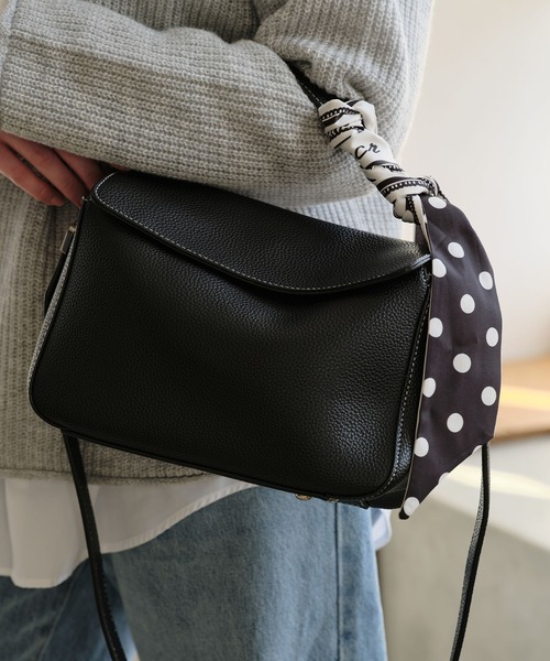 ZAKKA-BOX(ザッカボックス)の「2WAYハンドルフラップバッグ(リボンスカーフ付き)(ショルダーバッグ・レディース・アイボリー/ブラック/ベージュ・FREE)」の2枚目の写真
