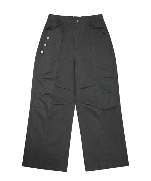 AAKAM（アーカム）の「Knee Pin-Tuck Side Button Pants (Dark Gray)（その他パンツ・レディース・その他・1/2）」の2枚目の写真