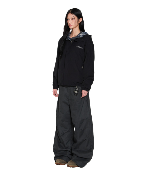 AAKAM（アーカム）の「Knee Pin-Tuck Side Button Pants (Dark Gray)（その他パンツ・レディース・その他・1/2）」の4枚目の写真