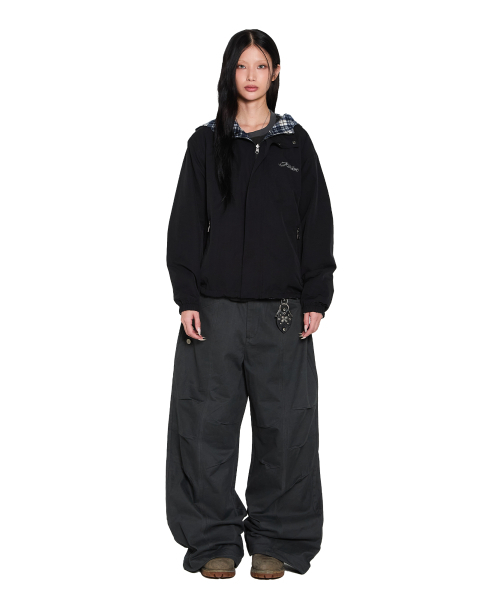 AAKAM（アーカム）の「Knee Pin-Tuck Side Button Pants (Dark Gray)（その他パンツ・レディース・その他・1/2）」の5枚目の写真