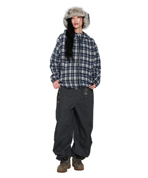 AAKAM（アーカム）の「Knee Pin-Tuck Side Button Pants (Dark Gray)（その他パンツ・レディース・その他・1/2）」の7枚目の写真
