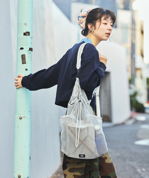 FREAK'S STORE(フリークスストア)の「UMBRO × FREAK'S STORE/アンブロ 別注 マルチway ナイロンコード付き メッシュバッグ /バックパック/ワンショルダーバッグ/ショルダーバッグ(ショルダーバッグ・レディース・グレー/ナチュラル/ブラック・ONE SIZE)」の7枚目の写真
