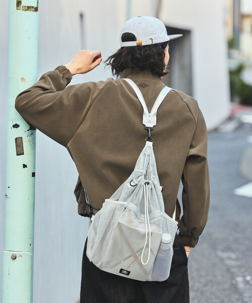 FREAK'S STORE(フリークスストア)の「UMBRO × FREAK'S STORE/アンブロ 別注 マルチway ナイロンコード付き メッシュバッグ /バックパック/ワンショルダーバッグ/ショルダーバッグ(ショルダーバッグ・レディース・グレー/ナチュラル/ブラック・ONE SIZE)」の9枚目の写真