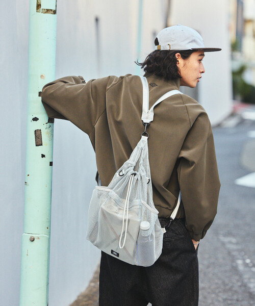 FREAK'S STORE(フリークスストア)の「UMBRO × FREAK'S STORE/アンブロ 別注 マルチway ナイロンコード付き メッシュバッグ /バックパック/ワンショルダーバッグ/ショルダーバッグ(ショルダーバッグ・レディース・グレー/ナチュラル/ブラック・ONE SIZE)」の10枚目の写真