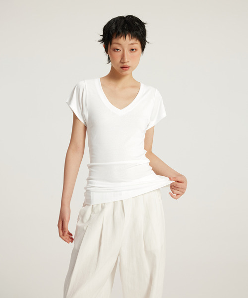 BUTTON SEOUL（ボタンソウル）の「[ウィメンズ] ライオセル VネックドレープTシャツ (3 COLORS)（Tシャツ/カットソー・レディース・ミックスグレー/ブラック/ホワイト・SMALL/MEDIUM/LARGE）」の7枚目の写真