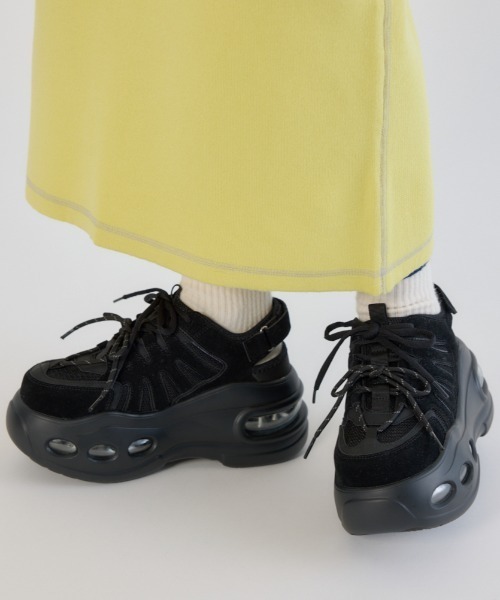 RODEO CROWNS WIDE BOWL（ロデオクラウンズワイドボウル）の「ボリュームソールベルトスニーカー（スニーカー・レディース・ブラック/アイボリー・LARGE/MEDIUM）」の2枚目の写真