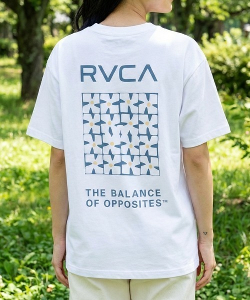 RVCA(ルーカ)の「【RVCA/ルーカ】 DAISY VA BOX LOGO LOOSE FIT SS TEE/半袖 バックプリント ロゴTシャツ(Tシャツ/カットソー・レディース・ブラック/ホワイト・MEDIUM/SMALL)」の1枚目の写真