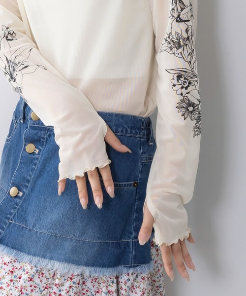 ScoLar(スカラー)の「161607:アンティーク風花蝶プリント ソフトチュールインナー(Tシャツ/カットソー・レディース・アイボリー/ブラック・M)」の8枚目の写真