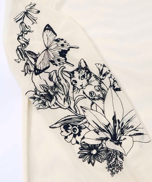 ScoLar(スカラー)の「161607:アンティーク風花蝶プリント ソフトチュールインナー(Tシャツ/カットソー・レディース・アイボリー/ブラック・M)」の10枚目の写真