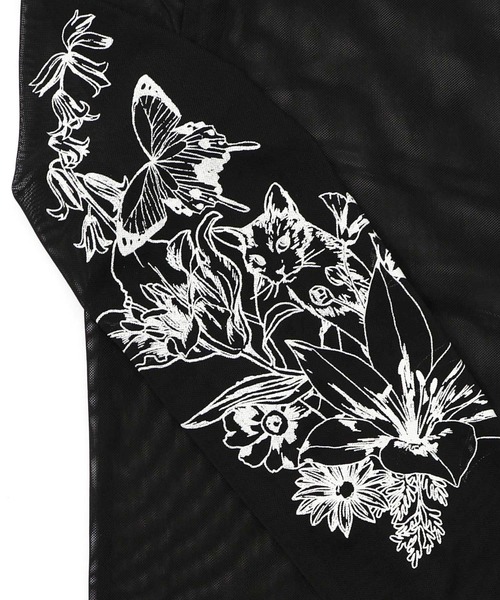 ScoLar(スカラー)の「161607:アンティーク風花蝶プリント ソフトチュールインナー(Tシャツ/カットソー・レディース・アイボリー/ブラック・M)」の11枚目の写真