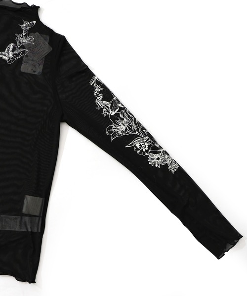 ScoLar(スカラー)の「161607:アンティーク風花蝶プリント ソフトチュールインナー(Tシャツ/カットソー・レディース・アイボリー/ブラック・M)」の13枚目の写真