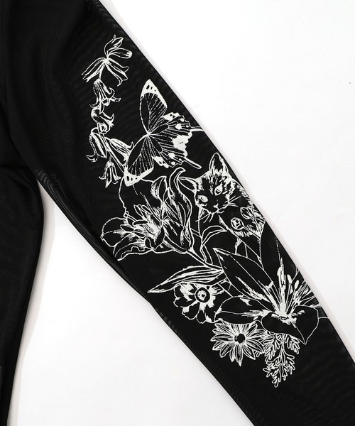 ScoLar(スカラー)の「161607:アンティーク風花蝶プリント ソフトチュールインナー(Tシャツ/カットソー・レディース・アイボリー/ブラック・M)」の15枚目の写真