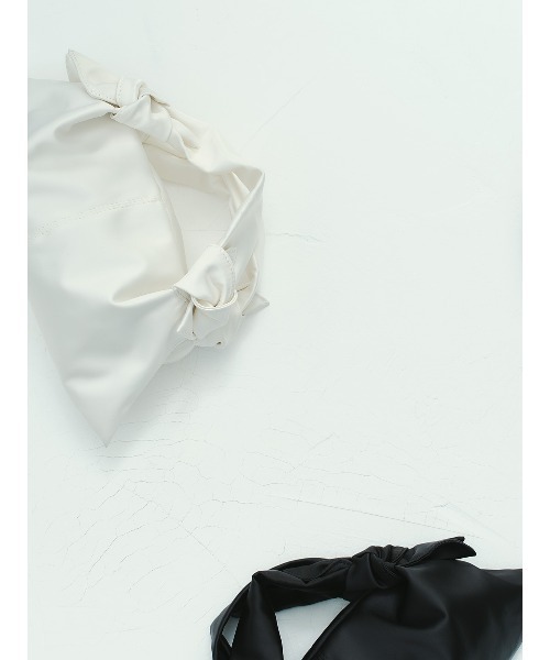 anuans（アニュアンス）の「ノットサテンバッグ（ハンドバッグ・レディース・ブラウン/ホワイト/ブラック・FREE）」の11枚目の写真