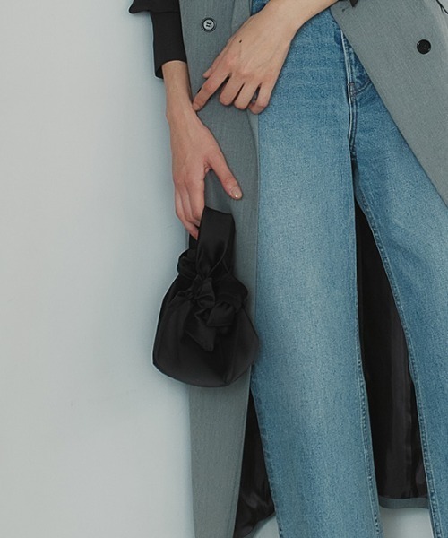 anuans（アニュアンス）の「ノットサテンバッグ（ハンドバッグ・レディース・ブラウン/ホワイト/ブラック・FREE）」の4枚目の写真