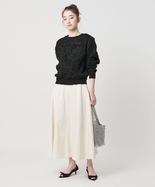 UNITED ARROWS（ユナイテッドアローズ）の「エンブロイダリーフラワー メッシュ ニット（ニット/セーター・レディース・ブラック/オフホワイト・FREE）」の4枚目の写真