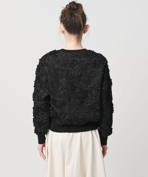 UNITED ARROWS（ユナイテッドアローズ）の「エンブロイダリーフラワー メッシュ ニット（ニット/セーター・レディース・ブラック/オフホワイト・FREE）」の9枚目の写真