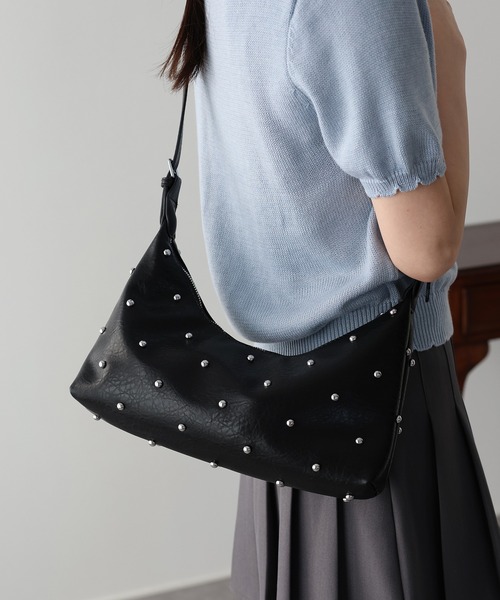 BLUEEAST（ブルーイースト）の「スタッズラウンドショルダーバッグ（ショルダーバッグ・レディース・ホワイト/ブラック/キャメル・FREE）」の2枚目の写真
