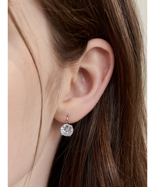 HEI（ヘイ）の「8mm cubic hook earring（ピアス（両耳用）・レディース・その他・FREE）」の2枚目の写真
