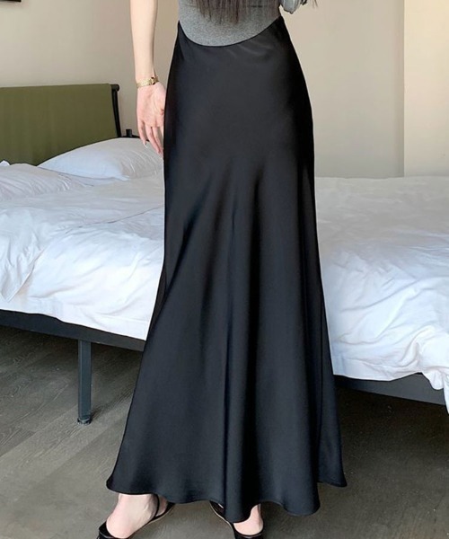 SallyLunn(サリーラン)の「ナチュラルフレア サテンロングスカート(スカート・レディース・アイボリー/ブラック・MEDIUM/LARGE)」の1枚目の写真