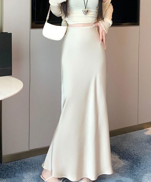 SallyLunn(サリーラン)の「ナチュラルフレア サテンロングスカート(スカート・レディース・アイボリー/ブラック・MEDIUM/LARGE)」の3枚目の写真
