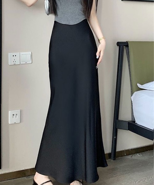 SallyLunn(サリーラン)の「ナチュラルフレア サテンロングスカート(スカート・レディース・アイボリー/ブラック・MEDIUM/LARGE)」の6枚目の写真